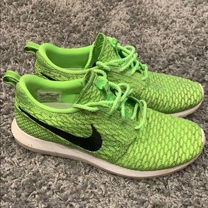 Nike flyknit roshe run lime green/volt